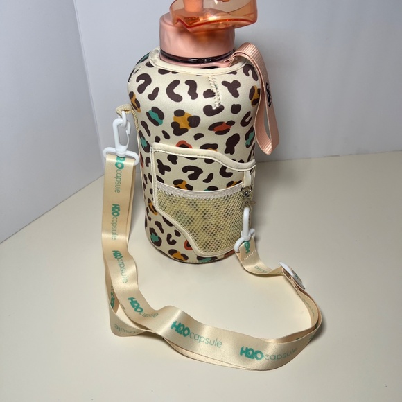 H2O Capsule Water Jug With Cheetah Print Sleeve and Strap Beige Color Scheme - Picture 5 of 8
